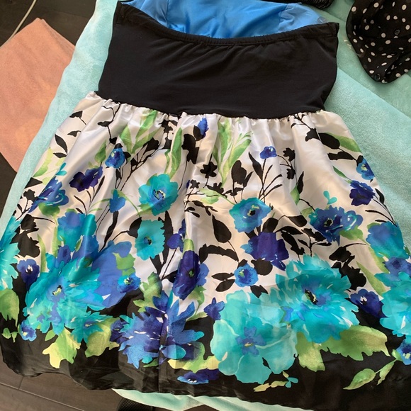 Formal dress - Picture 2 of 2